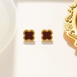 Elegant Gold and Brown Clover Earrings